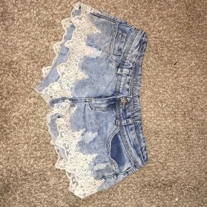 Almost famous shorts with lace